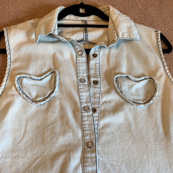 LF heart pocket button down - cut out back heart - Picture 3 of 8